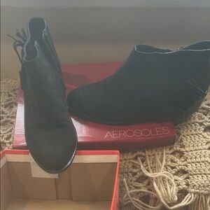 AEROSOLES Women's Classic Black Ankle Boots